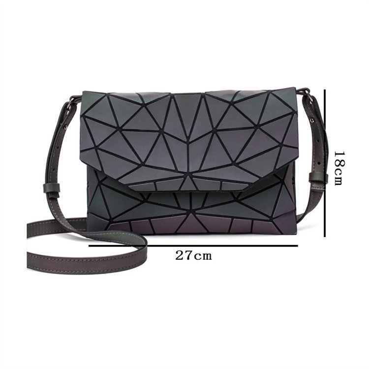 geometric reflective purse 2023